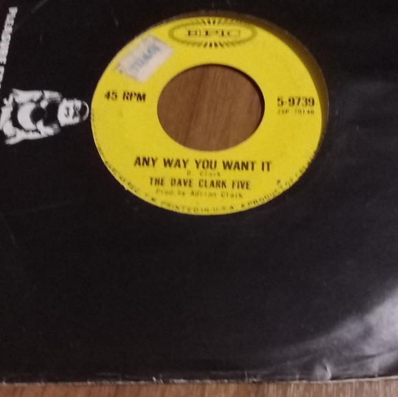 The Dave Clark five Epic 45 rpm &;Crying over you and Any way you want it vinyl - Picture 6 of 7
